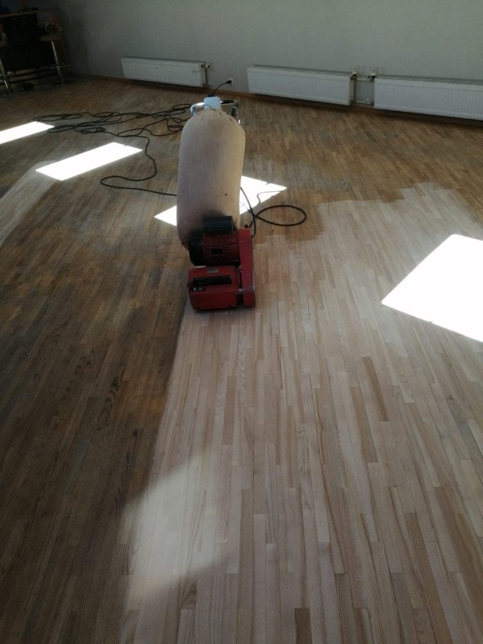 grīdas seguma labošana, slīpēšana, pulēšana, eļļošana, lakošana