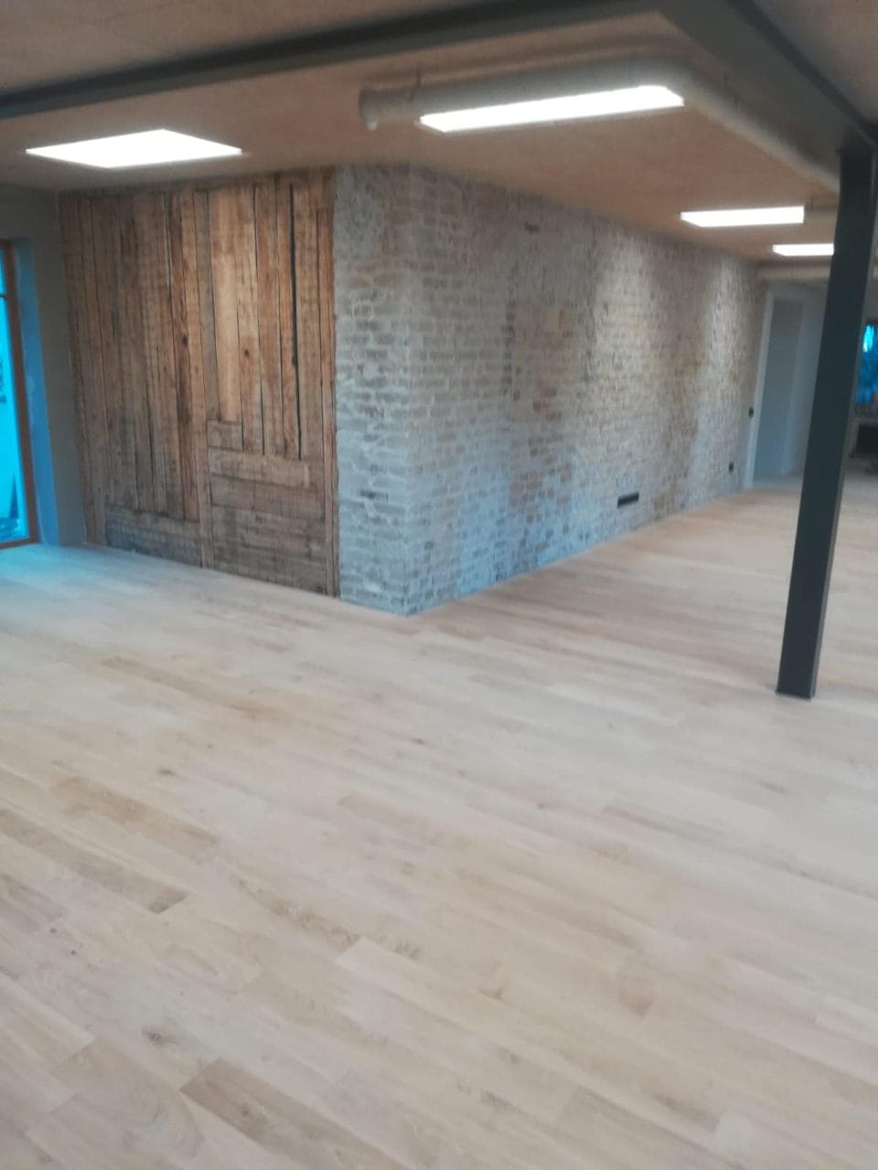 Visa veida parketa grīdas seguma ieklāšana